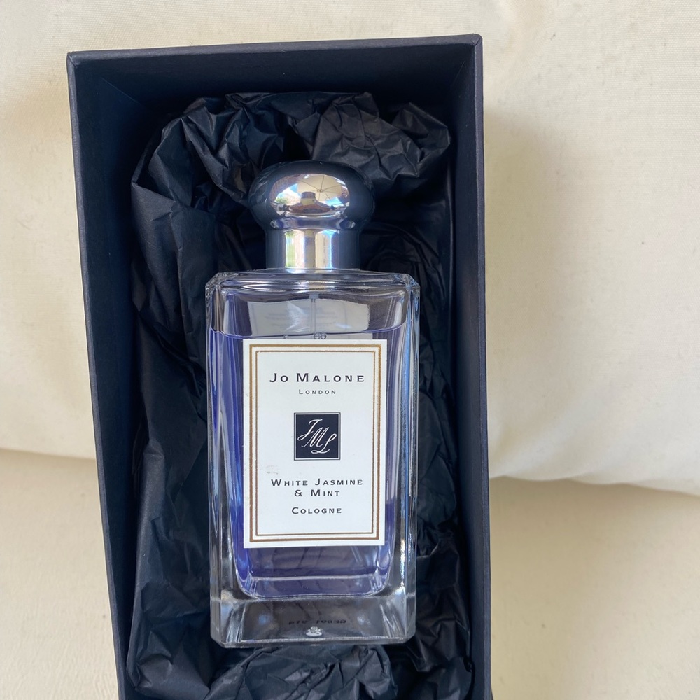 Discontinued fragrance, White Jasmine and Mint.